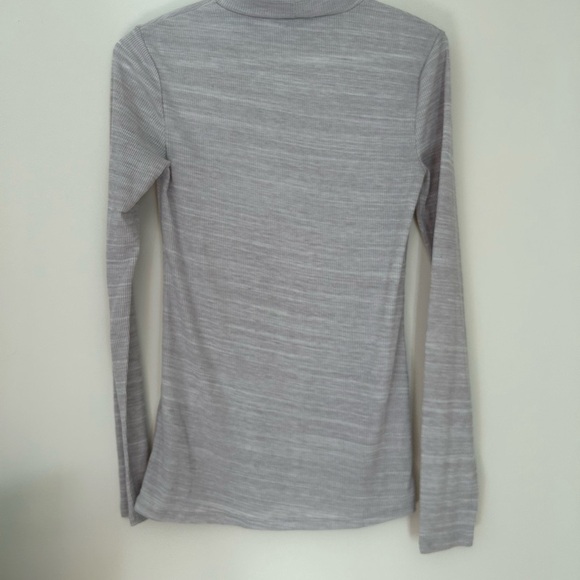 Banana Republic Gray Long Sleeve Tee - Picture 3 of 5